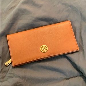 Tory Burch Robinson Flat Wallet Brown